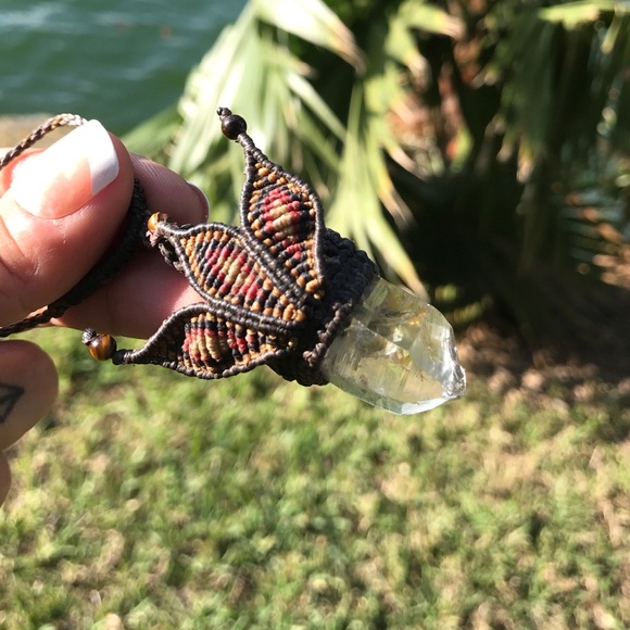 Sold crystal quartz crown adjustable necklace - Picture 3 of 8